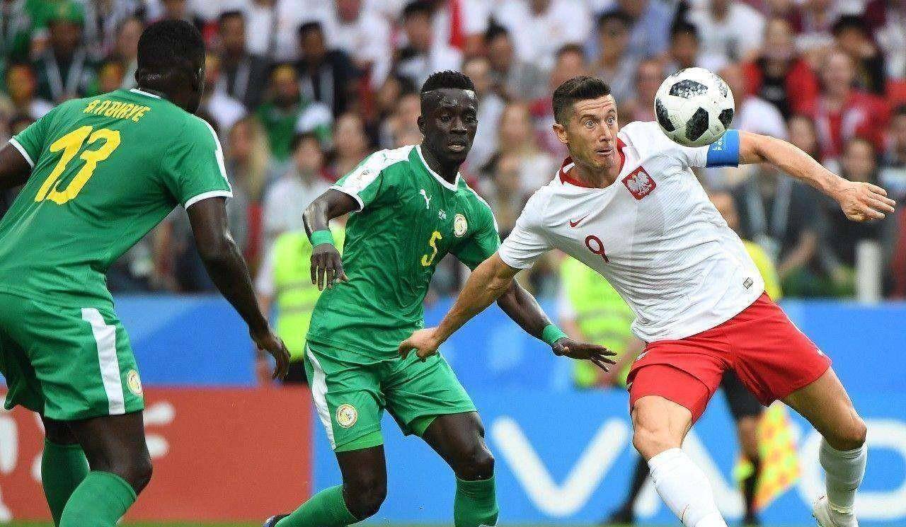 莱万多夫斯基意外战胜加拿大队，大比分获胜引爆全场！比赛高潮迭起(莱万多夫斯基)